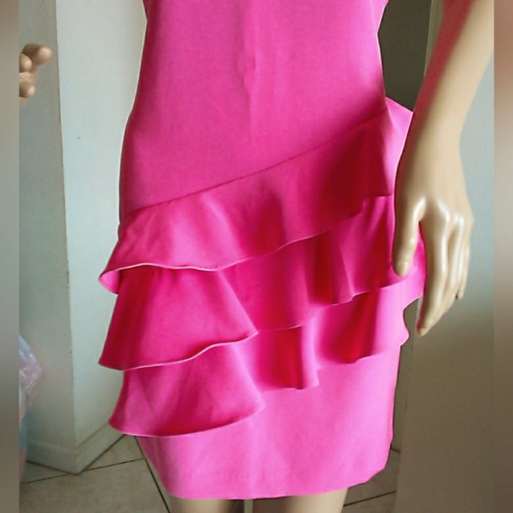 BNWOT PINK ESLEY DRESS W/ RUFFLES SZ. SM SLEEVELESS  LOWER THIGH LENGTH - Picture 4 of 10